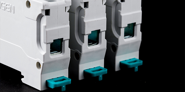 MCCB staat voor Molded Case Circuit Breaker